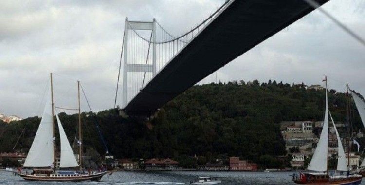 Yatlar İstanbul Boğazı'nda yelken açtı