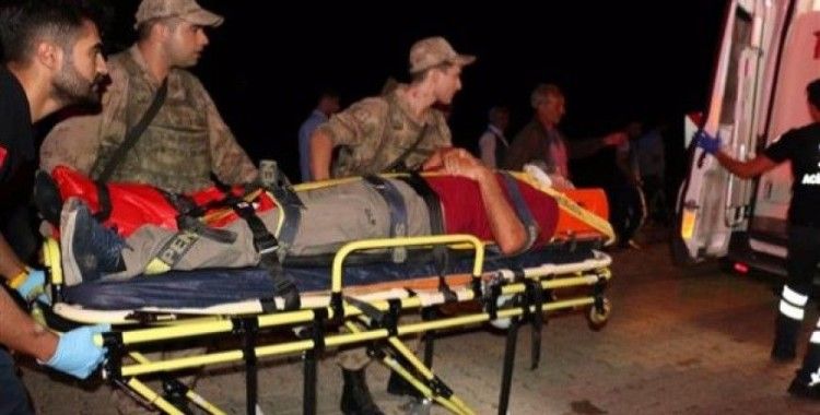 ​Nemrut Dağı'ndan dönen turist kafilesi kaza yaptı, 16 yaralı