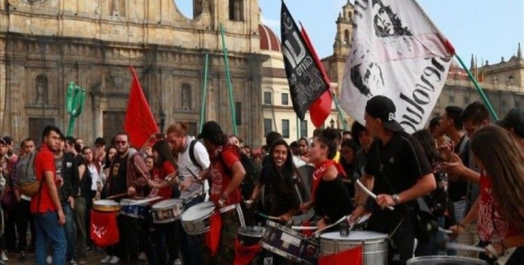 Kolombiya'da eğitim bütçesi protestoları sürüyor