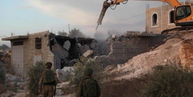 İsrail Batı Şeria'da bir Filistinliye ait binayı yıktı