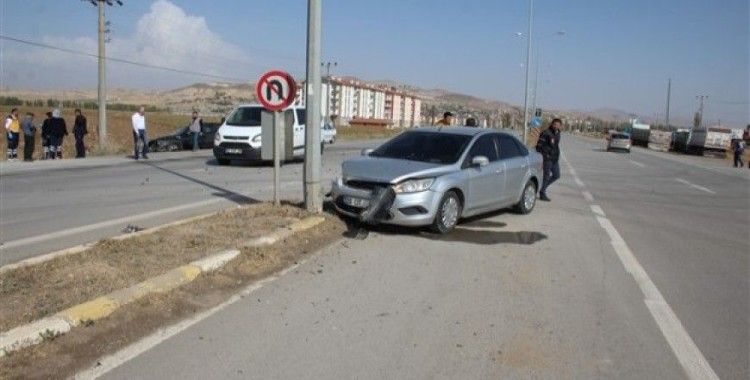 Sivas'ta trafik kazası, 4 yaralı