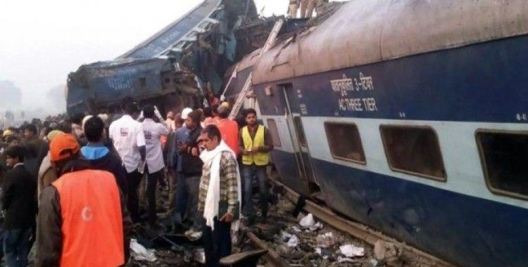 Hindistan'daki tren kazasında en az 50 ölü