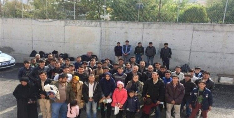 Van'da 56 kaçak göçmen yakalandı
