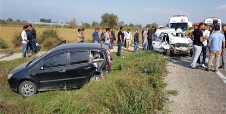 İzmir'de feci kaza, 2'si bebek 5 yaralı