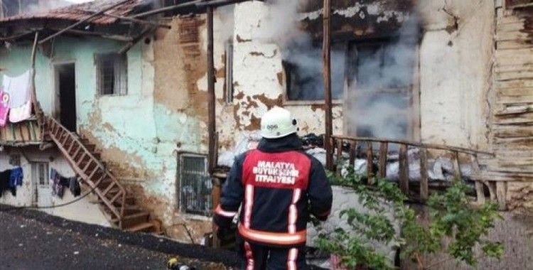 ​Malatya'da tek katlı evde yangın