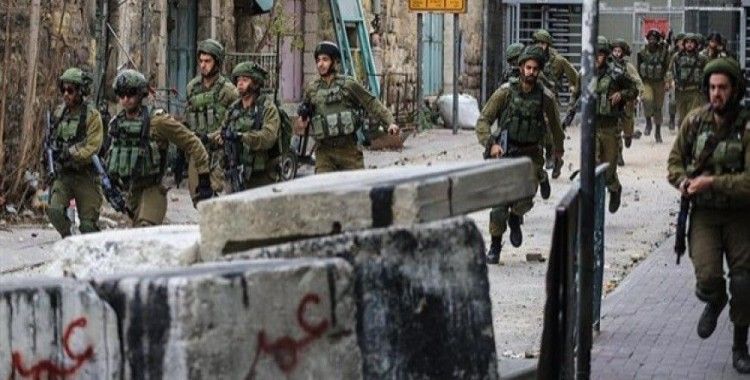 İsrail askerleri El Halil'de bir Filistinliyi şehit etti