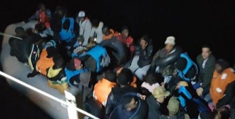 Lastik botları su alan 48 düzensiz göçmen kurtarıldı