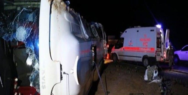 ​Diyarbakır'da yolcu otobüsü devrildi, 30 yaralı