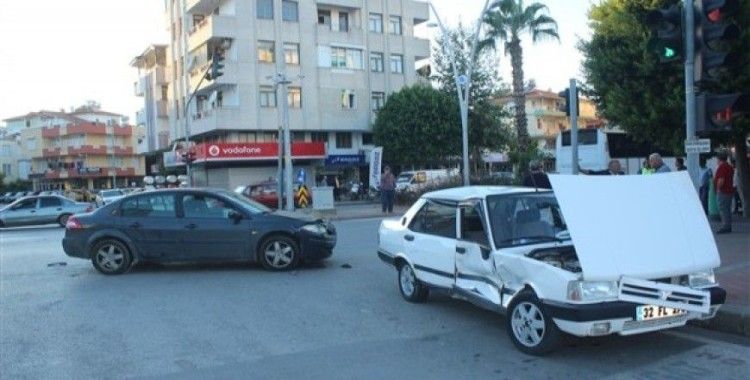 Manavgat'ta trafik kazası, 2 yaralı