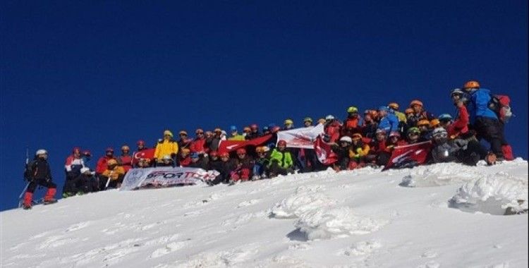 100 dağcıdan 29 Ekim tırmanışı