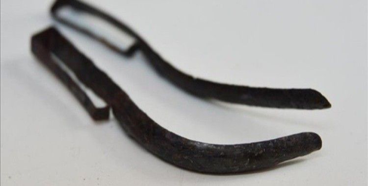 Assos'ta 2 bin yıllık bronz strigilisler bulundu