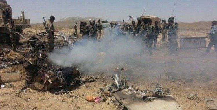 Afganistan'da üst düzey yetkilileri taşıyan askeri helikopter düştü, 20 ölü