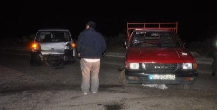 Zonguldak'ta pikap ile kamyonet çarpıştı, 2 yaralı
