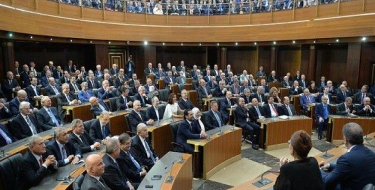 Lübnan'da kurulamayan hükümet ülkeye yük getiriyor