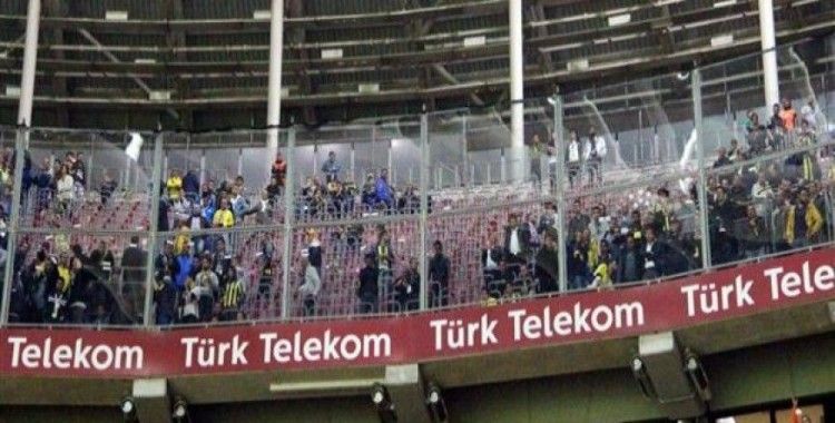 ​Fenerbahçeli taraftarlar stadı terk etti