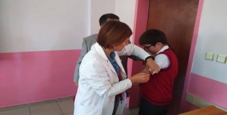 Daday'da öğrencilere aşı yapıldı