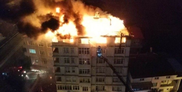 Samsun'da bir binanın 7. katı ve çatısı alev alev yandı