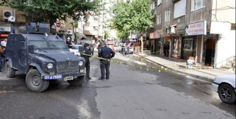 Diyarbakır'da bir iş yerine silahlı saldırı, 2 ağır yaralı