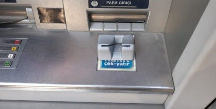 ATM'ye kurulan düzeneği vatandaş ortaya çıkardı