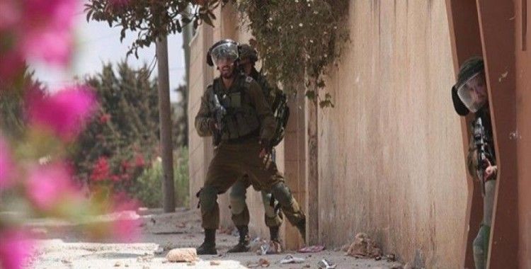 İsrail güçleri 19 Filistinliyi gözaltına aldı