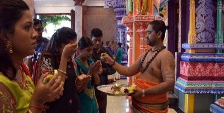 Malezyalı Hindulardan 'Diwali Işık Bayramı' ibadeti