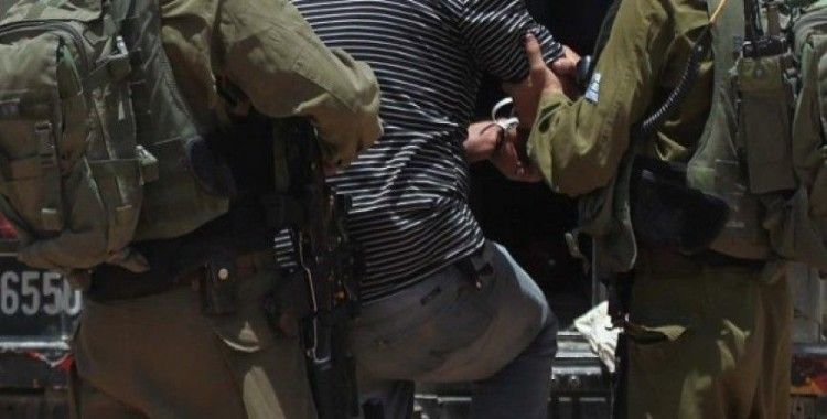İsrail askerleri Filistinli milletvekilini gözaltına aldı