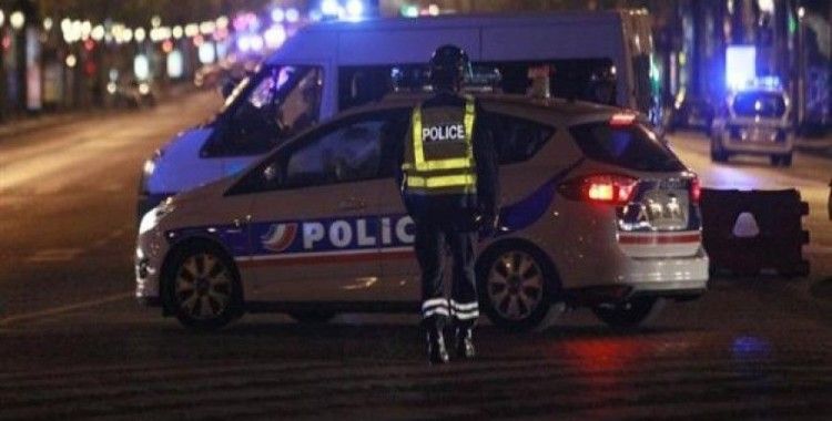 ​Paris'te bir araçta kalaşnikof ve roketatar bulundu