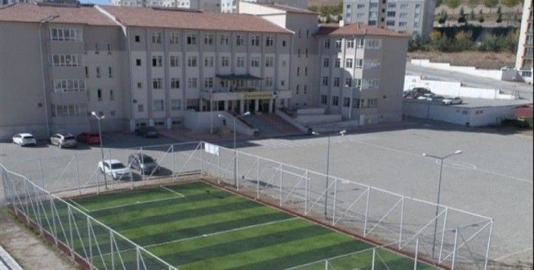 Elazığ'da 29 okula halı saha