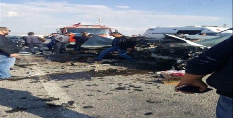 Afyonkarahisar'da trafik kazası, 2 ölü, 3 yaralı