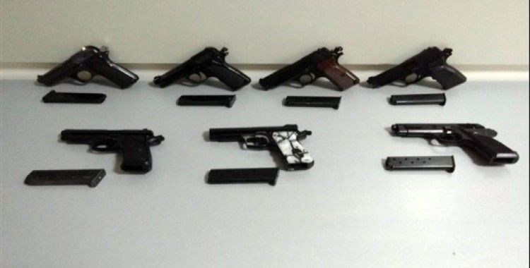 Kamyona gizlenmiş 7 adet tabanca ele geçirildi, 2 gözaltı