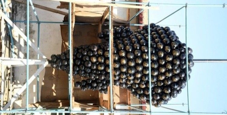Isparta’ya 3 bin 500 taneli dev üzüm salkımı