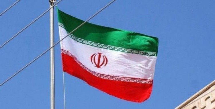 Tahran'da bakanlık önünde kendisini yaktı