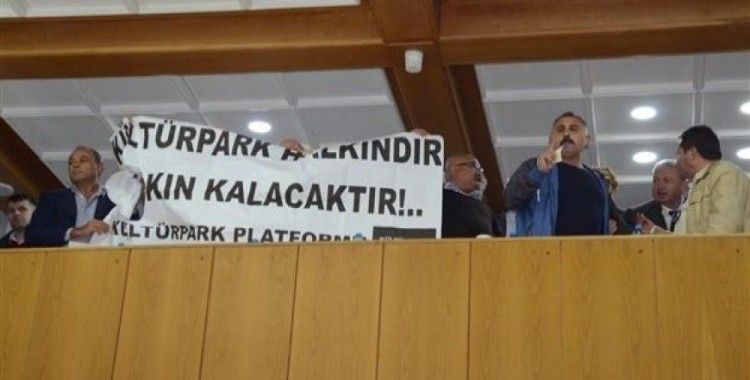 İzmir Büyükşehir Belediyesi Meclisinde gerginlik