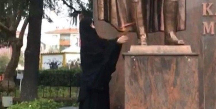 Atatürk Anıtı'na baltayla saldıran kişi gözaltına alındı