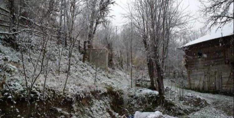 Bartın'da yüksek kesimlerde kar yağışı