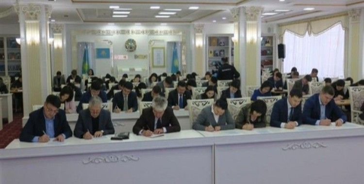 Kazakistan'da 1,5 milyon kişi ilk kez Latin alfabesinde yazdı
