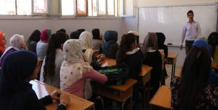 Türkiye'den Suriye'ye 3 milyon 600 bin ders kitabı