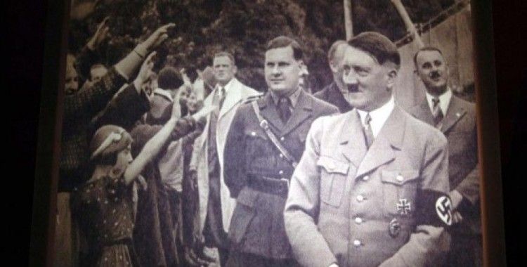 Adolf Hitler'in Yahudi bir kız çocuğuyla çekilmiş fotoğrafı açık arttırmada