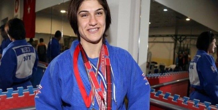 Milli sporcu Zeynep Çelik, altın madalya kazandı