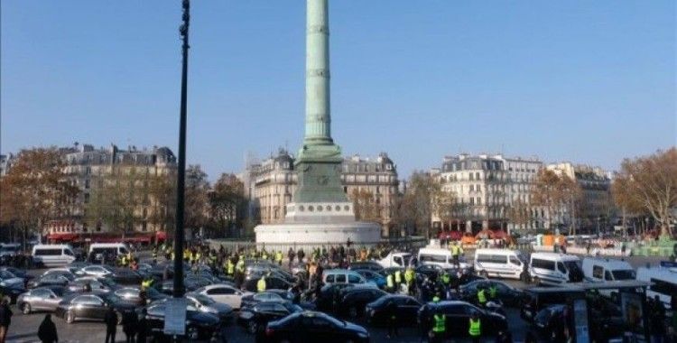 Fransa'da akaryakıt zammı protesto edildi