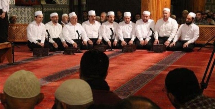Konya'da Mevlit Kandili'nde camiler doldu taştı