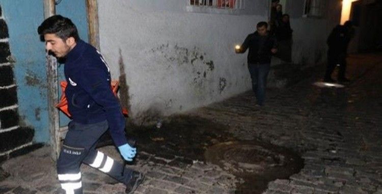 Diyarbakır'da silahlı çatışma, 2 ölü, 2 yaralı