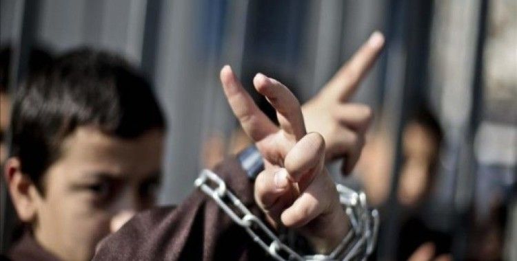 İsrail bu yıl 900'den fazla Filistinli çocuğu gözaltına aldı