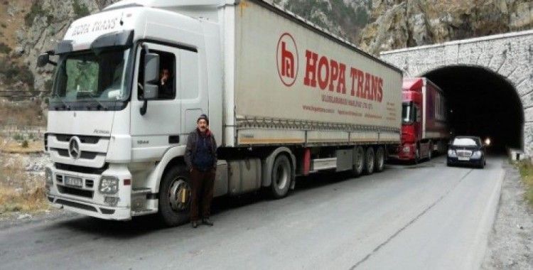 Gürcistan'da Türk tır şoförlerinin çilesi bitmiyor