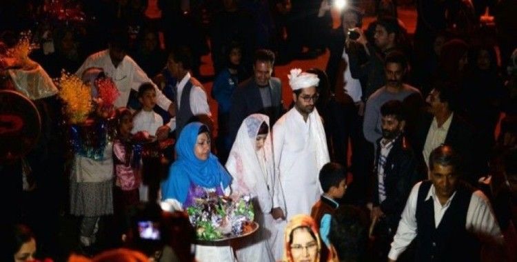 İran'da renkli Türkmen düğünü