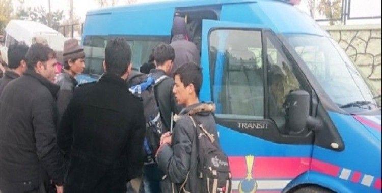 Malatya'da 33 kaçak göçmen yakalandı