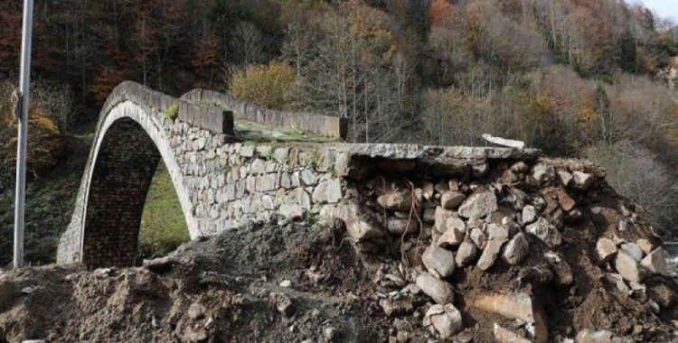 Zarar gören tarihi kemer köprü ayağı onarılacak