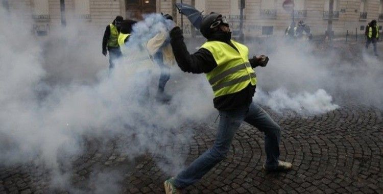 Fransa’da 129 gösterici gözaltına alındı