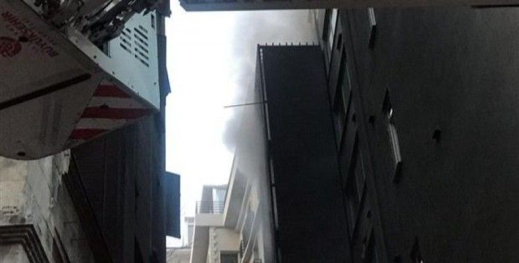 ​Karaköy'de 9 katlı otelde yangın paniği