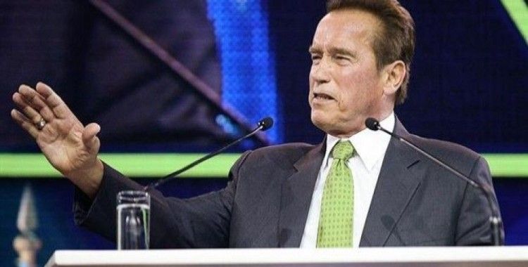 ​Arnold Schwarzenegger Trump için 'çatlak' tabirini kullandı